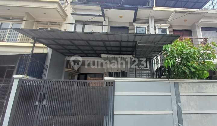 Dijual Rumah Bagus 3 Lantai Siap Huni di Tomang, Jakarta Barat