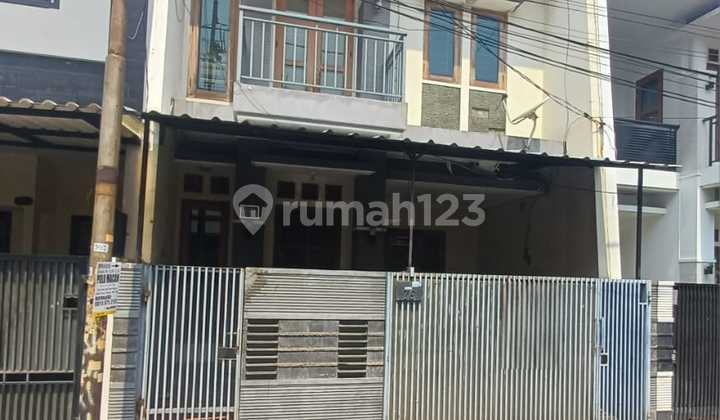 Dijual Rumah 2 Lantai Siap Huni, Lokasi Strategis, Tomang, Jakarta barat