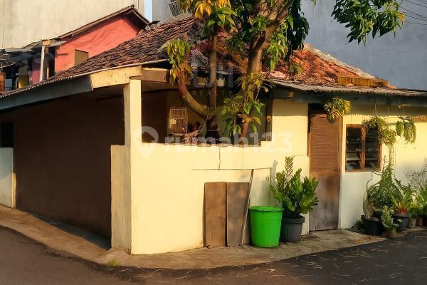 Di Jual Rumah Hitung Tanah Lokasi Strategis di Tomang, Jakarta Barat Di Jual Rumah Hitung Tanah Lokasi Strategis di Tomang, Jakarta Barat