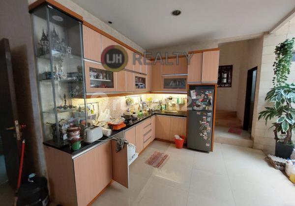 For Sale Beautiful Ready-to-Occupy House, Comfortable Location, Tomang, West Jakarta 2
