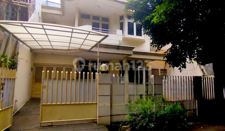 Rumah 2 Lantai Lokasi Strategis Siap Huni, Tomang, Jakarta Barat