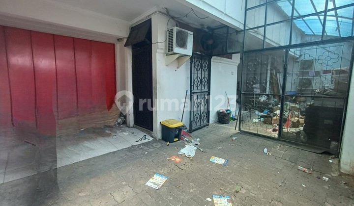 Big house on Main Road, Tomang Hero, West Jakarta 2