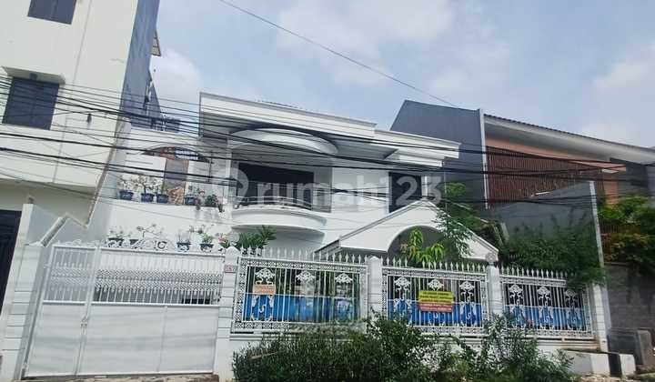 Di Jual Rumah Besar 2 Lantai di Jalan Utama, Tomang, Jakarta Barat 2
