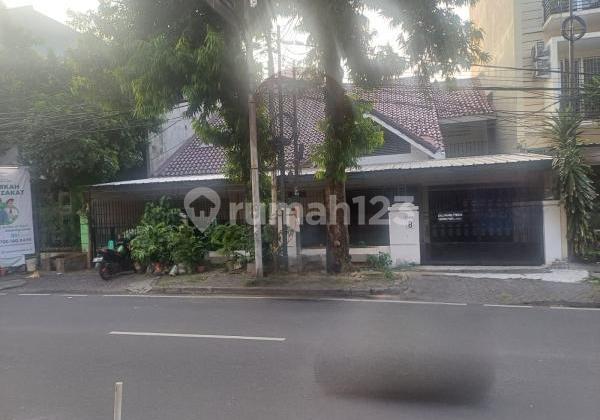 Di Jual Rumah Lokasi di Jalan Utama, Cocok untuk Usaha, Tomang Jakarta Barat