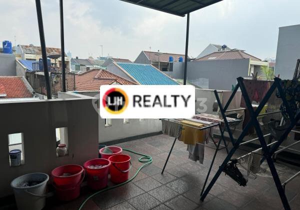 Beautiful Minimalist House, Comfortable in Tomang Area West Jakarta 2
