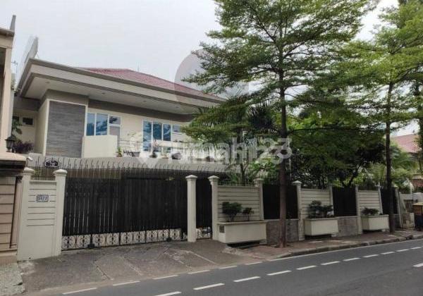 Rumah mewah ada swimming pool, hitung tanah Boulevard Puri indah Jakarta Barat  1