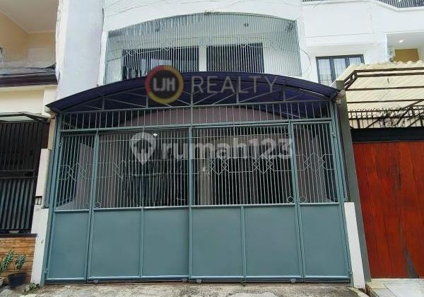 Di Jual Rumah 3 Lantai Terawat dan Siap Huni, Tomang - Jakarta Barat