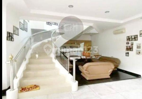 Rumah mewah ada swimming pool, hitung tanah Boulevard Puri indah Jakarta Barat  2
