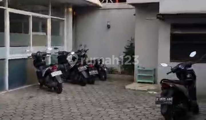 For Sale, 4-Storey Boarding House with 56 Rooms, Strategically Located in Kemanggisan, West Jakarta 2