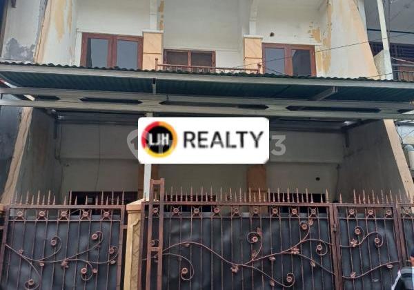 For Sale 3-Story Ready-to-Occupy House in a Strategic Location, Tomang, West Jakarta 1