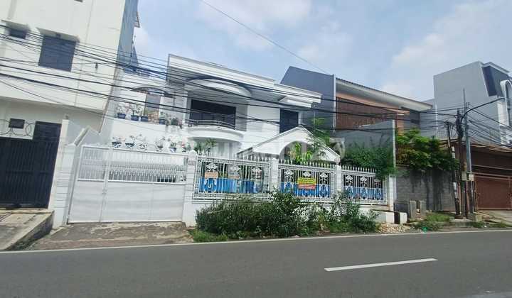 Di Jual Rumah Besar 2 Lantai di Jalan Utama, Tomang, Jakarta Barat 1