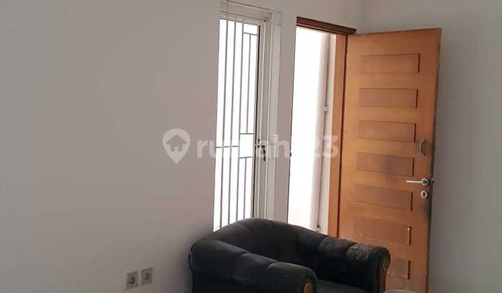 Ready-to-Live House Suitable for Small Families and Online Business, Close to Central Park Mall, Tomang, West Jakarta