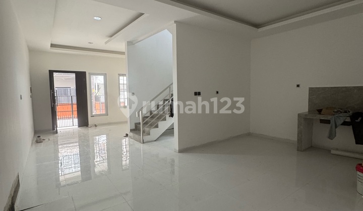 Dijual Rumah Baru 4 Lantai, Rooftop View Central Park, Tomang, Jakarta Barat Dijual Rumah Baru 4 Lantai, Rooftop View Central Park, Tomang, Jakarta Barat