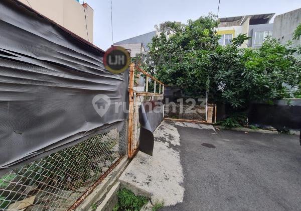 For Sale Old House Land Area Counted, Strategic Location, Tomang, West Jakarta 2