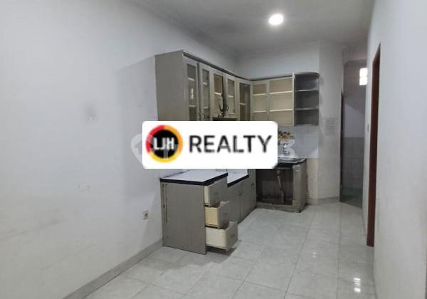 For Sale 3-Story Ready-to-Occupy House in a Strategic Location, Tomang, West Jakarta 2