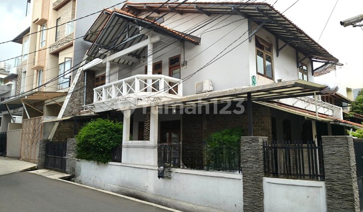 3-Storey House Hook Strategic Location in Front of Park within Complex, Tomang, West Jakarta 2