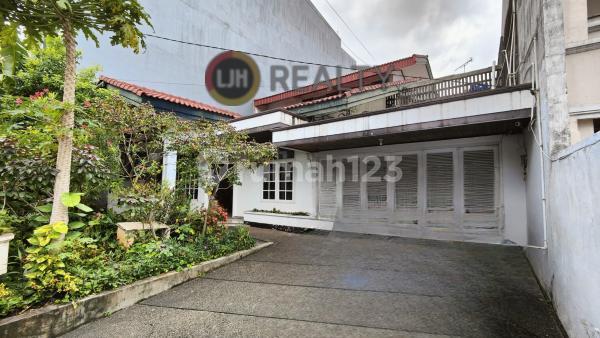 Dijual Rumah 2 Lantai Lokasi Strategis dengan Halaman Luas, Tomang, Jakarta Barat Dijual Rumah 2 Lantai Lokasi Strategis dengan Halaman Luas, Tomang, Jakarta Barat