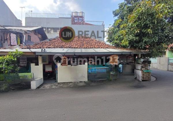 Dijual Rumah Tua Lokasi Strategis Cocok untuk di Bangun Kost, Tomang, Jakarta Barat