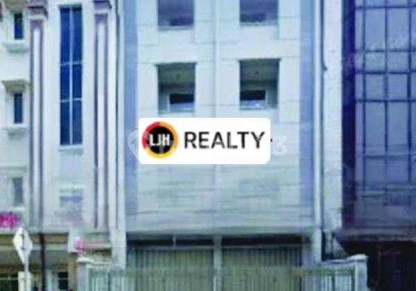 Ruko Gandeng Sudah Tinggi dari Jalan dan Bangunan Istimewa di Cideng Jakarta Pusat