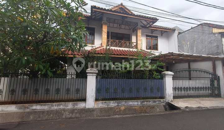 Rumah Hook Luas Dalam Komplek di Tomang, Jakarta Barat