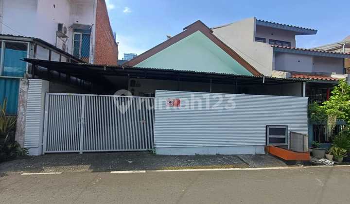 Rumah Siap Huni Cocok untuk Keluarga Kecil dan Bisnis Online, Dekat ke Mall Central Park, Tomang, Jakarta Barat Rumah Siap Huni Cocok untuk Keluarga Kecil dan Bisnis Online, Dekat ke Mall Central Park, Tomang, Jakarta Barat