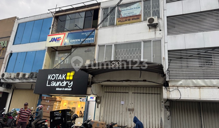 Disewakan Ruko 3 Lantai Hadap Jalan Panjang. Green Garden. Jakarta Barat
