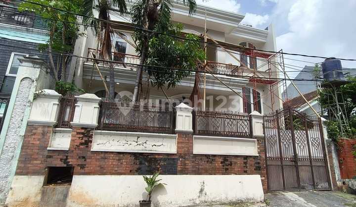 Di Sewakan Rumah Baru Renovasi Bagus Lokasi Premium Dalam Komplek di Tomang, Jakarta Barat 2