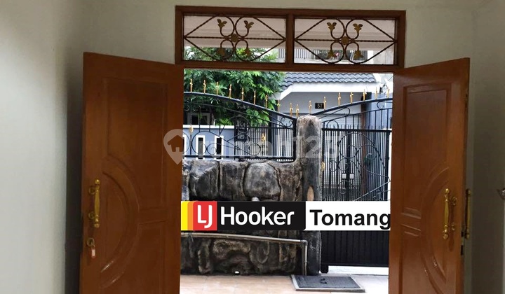 For rent nice 2-story house, ready to use, Tomang, West Jakarta.
