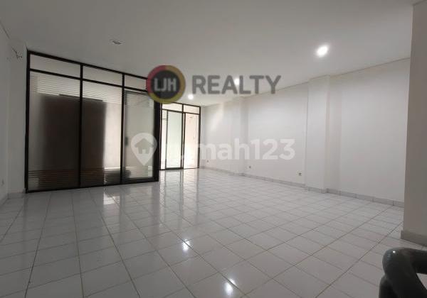 For Sale, Well-Maintained 3-Story House Ready to Occupy, Tomang - West Jakarta 2
