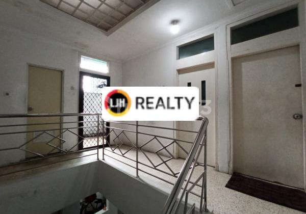 For Sale Minimalist House Strategic Location in Tomang, West Jakarta 2