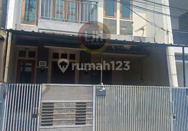 For Sale 2-Story House Ready to Occupancy, Strategic Location, Tomang, West Jakarta