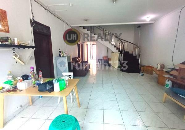 Large House for Sale on Main Road, Tomang Hero, West Jakarta 2