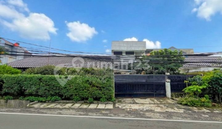 For Sale Large and Spacious House in a Strategic Location at Kemanggisan, West Jakarta