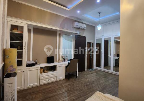 Di Jual Rumah 3 Lantai Lokasi Strategis di Tomang, Jakarta Barat