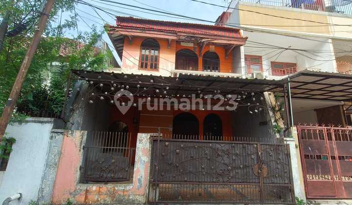 2-Story House in a Clean and Comfortable Complex in Tomang, West Jakarta