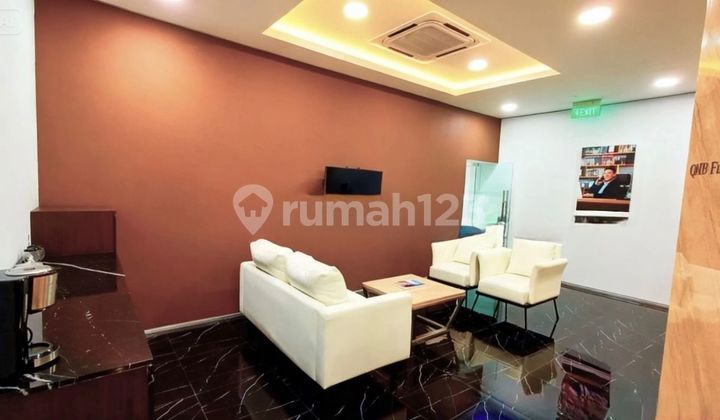 Di Jual Rumah Besar Pinggir Jalan Raya dengan Halaman Luas, Cocok untuk Usaha Lokasi Strategis di Surabaya, Jawa Timur 2