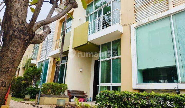 Townhouse Full Furnished Bagus di De Oaze Tomang Jakarta Barat