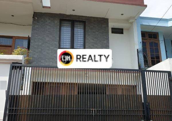 Rumah minimalis modern, split level, 4 lantai, Tomang, Jakarta Barat 1