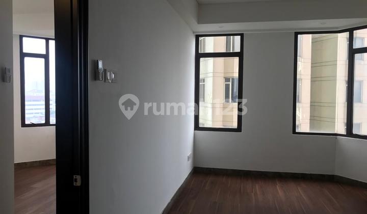 Apartemen Luas 118m2 Lantai Vinyl Tower 2 di Slipi Jakarta Barat 6