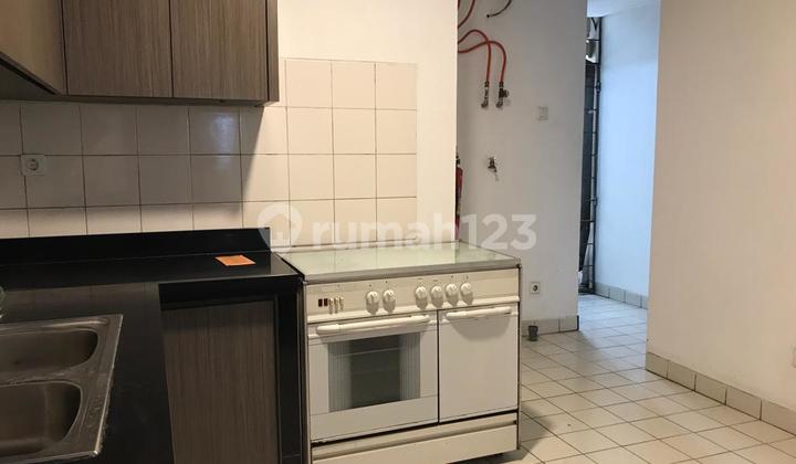 Apartemen Luas 118m2 Lantai Vinyl Tower 2 di Slipi Jakarta Barat 10
