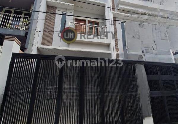 Rumah Siap Huni, Super Duper Strategis, Di pusat Kota