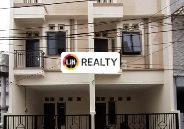4 Unit Rumah Baru di Tanjung Duren Siap Huni. 1