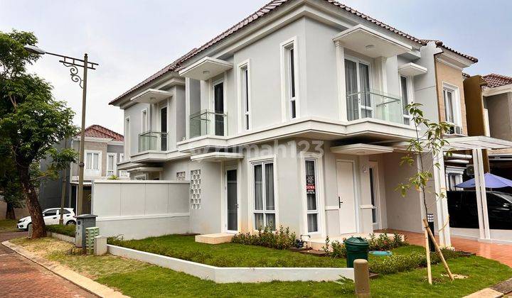 DISEWAKAN CEPAT Rumah HOOK Semi Furnish depan Taman di KARELIA VILLAGE 1