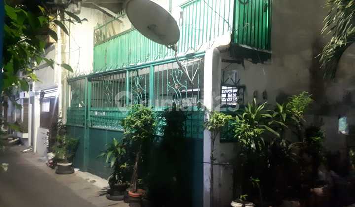 FOR QUICK SALE House in Gajah Mada area - City - West Jakarta 1