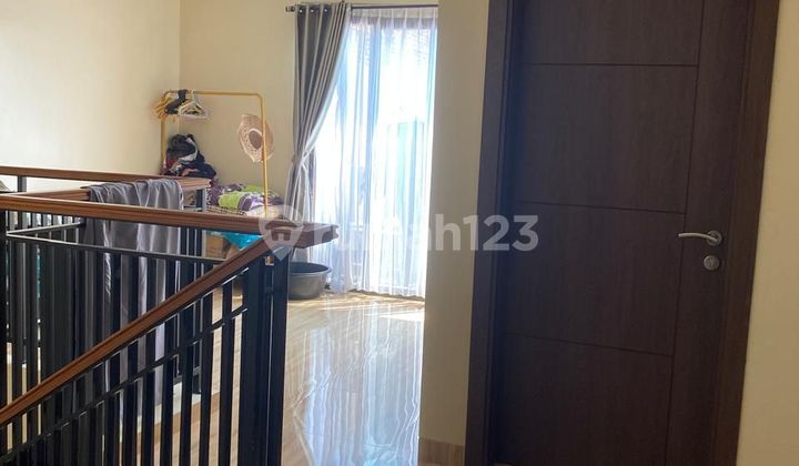 For Sale Spacious Luxury House Strategic Location