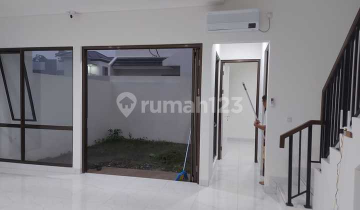 For Sale Elite Cluster House with Swimming Pool Facility 2