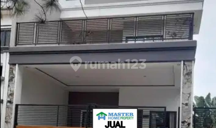 For Sale Spacious Luxury House Strategic Location