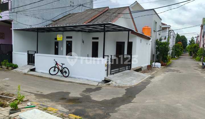 For Sale House Hook Near Park/Field