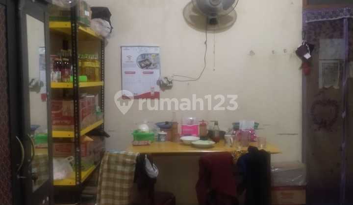 House for Sale with Hook Near Mall at an Affordable Price