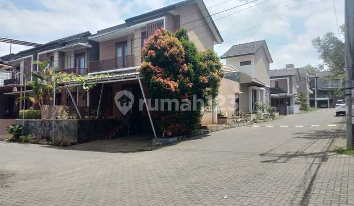 Rumah Hoek Minimalis Semi-furnished Di Ciwaruga, Bandung!